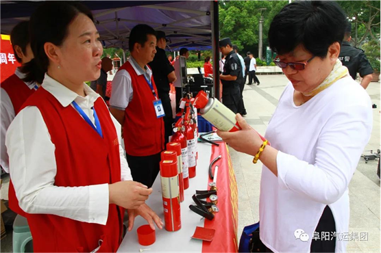集团开展“安全生产月”宣传咨询日活动